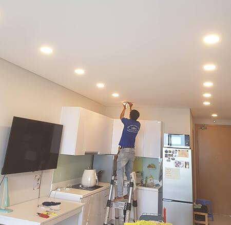 Thợ lắp đặt, sửa bóng đèn tại nhà TPHCM✍️ Thay bóng đèn led âm trần